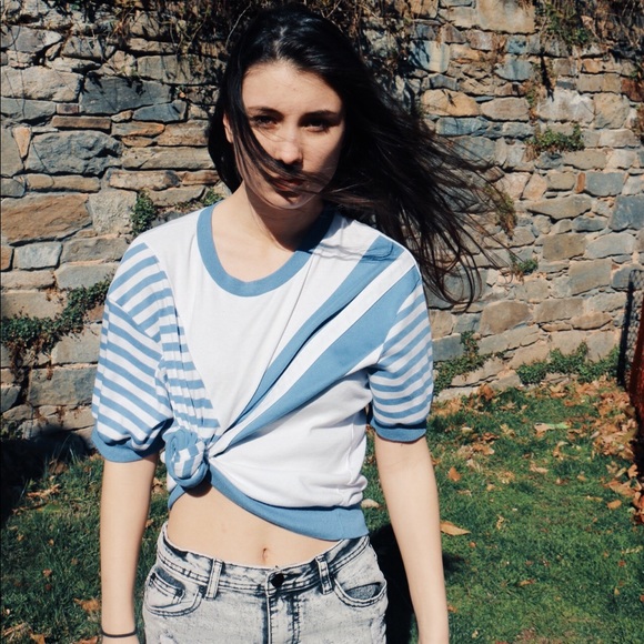 Vintage White and Blue Patterned Tee - Picture 3 of 3